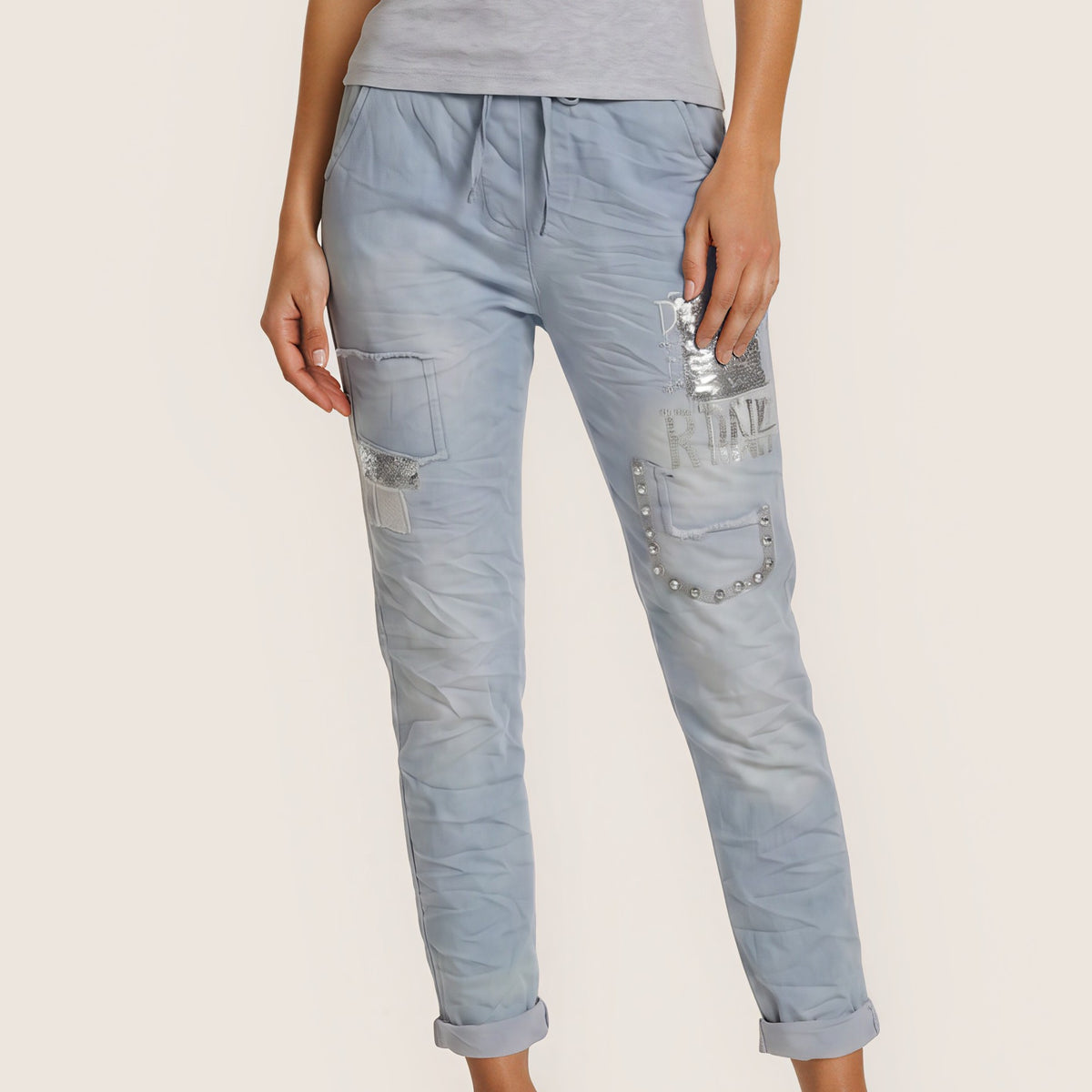 Trendige Jogpants mit Glitzer