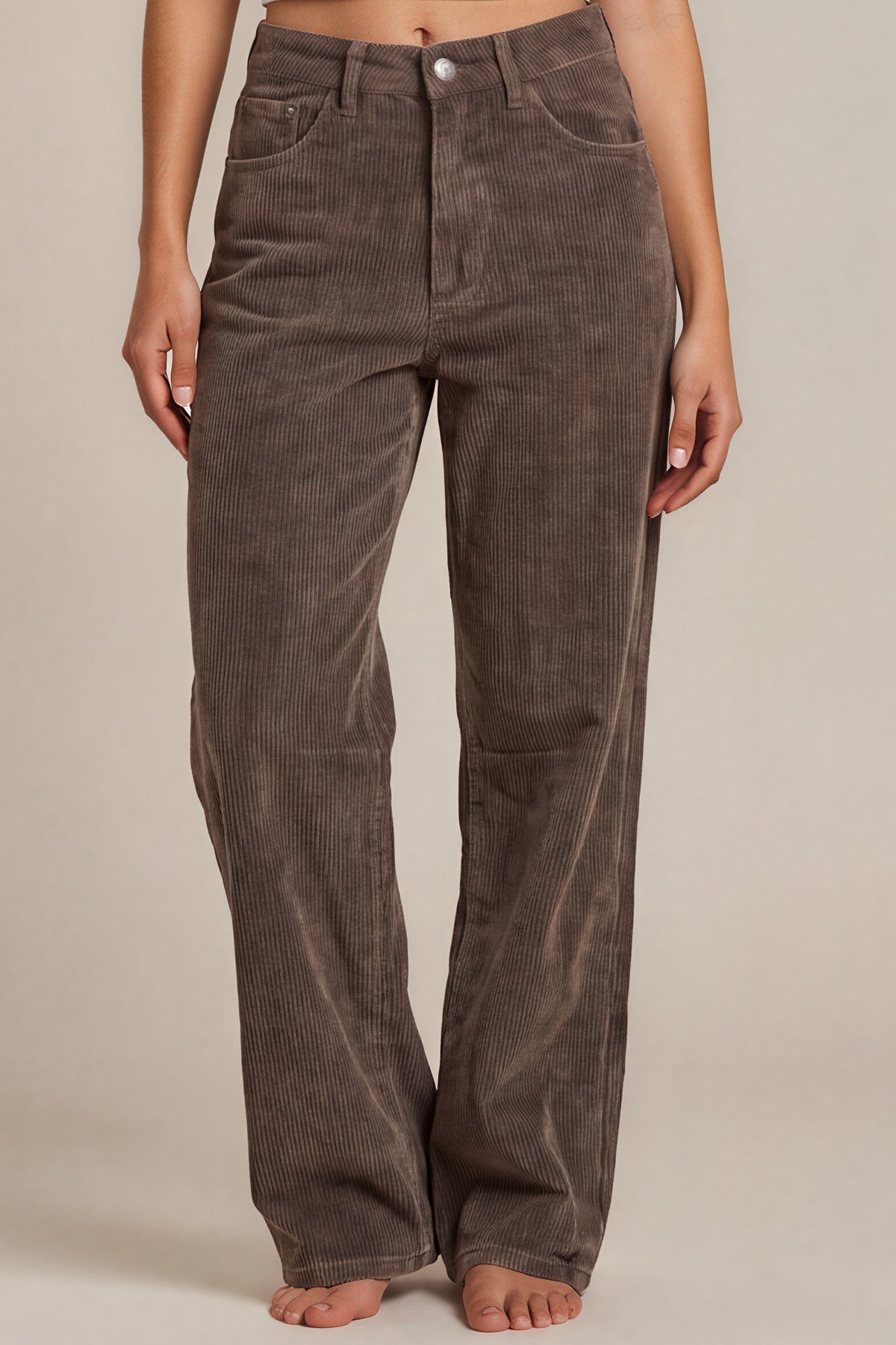 Weite Cordhose mit geradem Bein