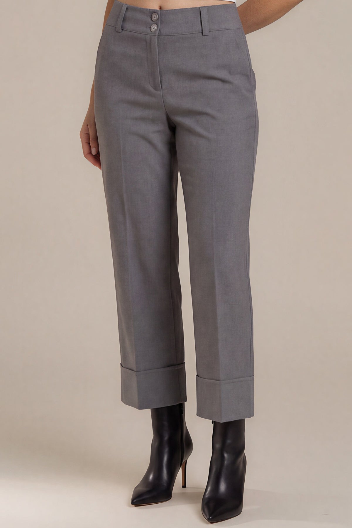 Weite Stoffhose mit Umschlag