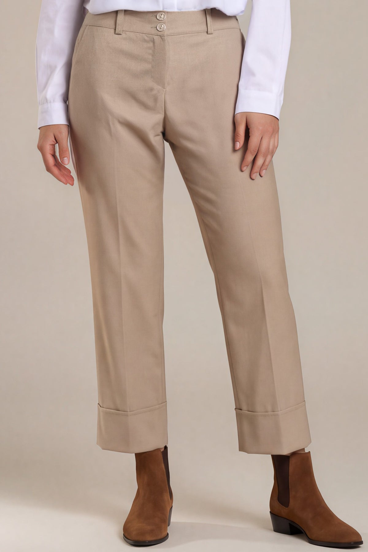 Weite Stoffhose mit Umschlag